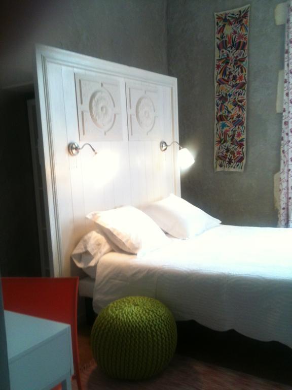 Chambres D'Hotes Logis De L'Astree Saint-Bris-des-Bois Room photo